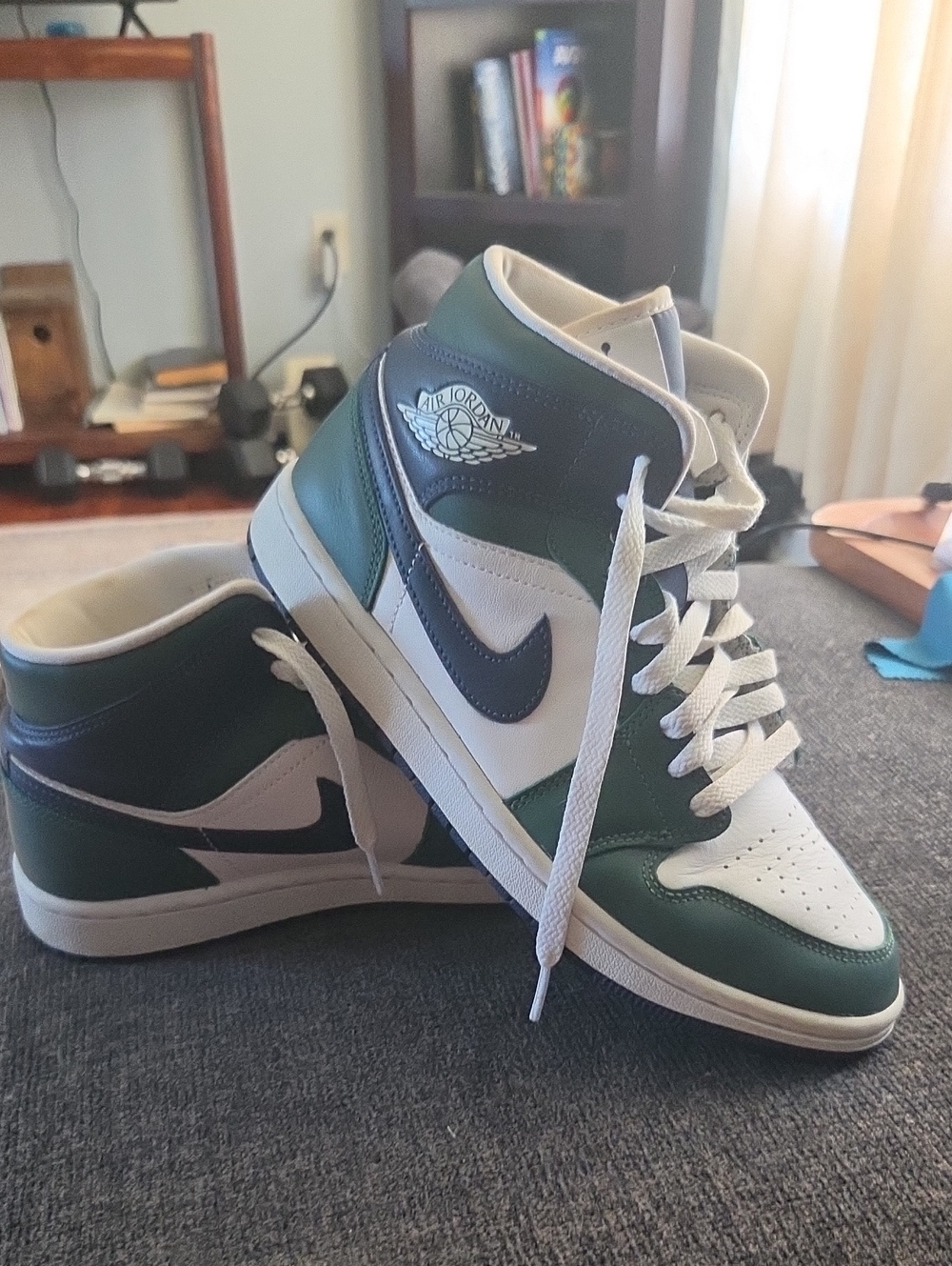 NIKE Jordan Women's Mid-Top Sneakers - Green/White/Black